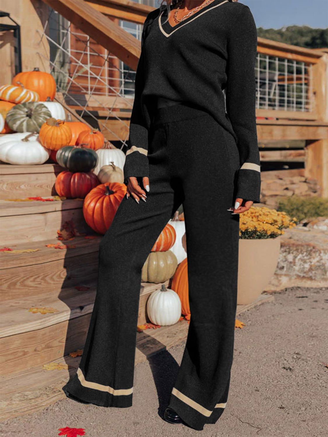 BELLA V-neck long sleeve top and matching pants set, trendy women's loungewear, in soft fabric with a relaxed fit.