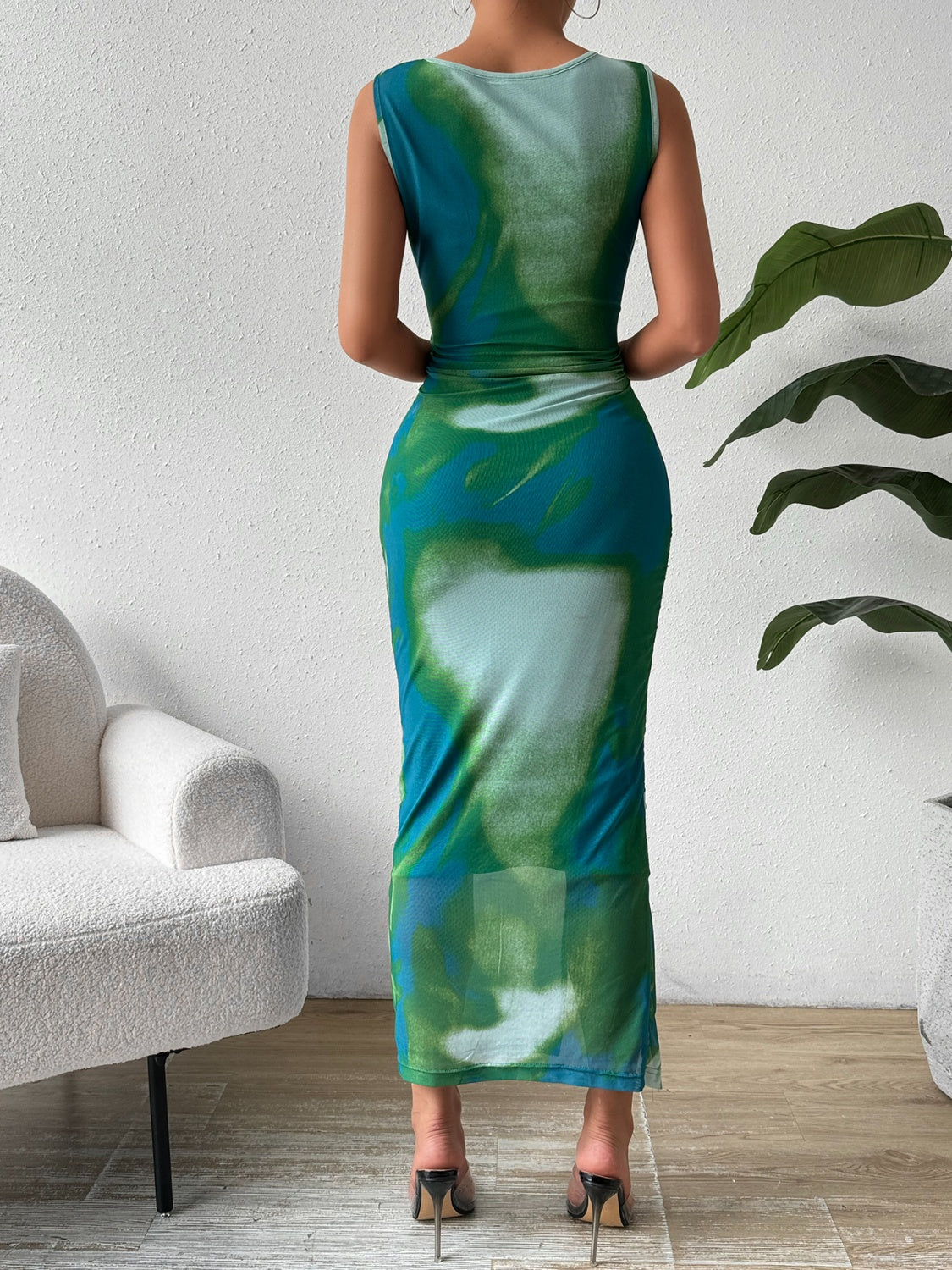 BELLA trendsi slit round neck midi tank dress featuring a stylish neckline and slit design, shown on a model.