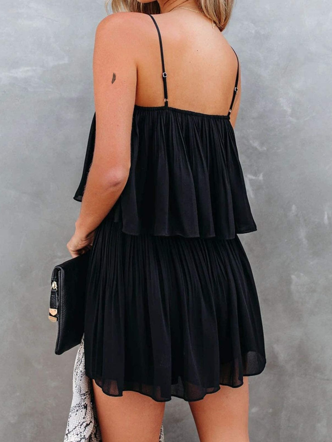 BELLA trendsi ruched spaghetti strap romper, light fabric with adjustable straps and a fitted waist, displayed on a mannequin.