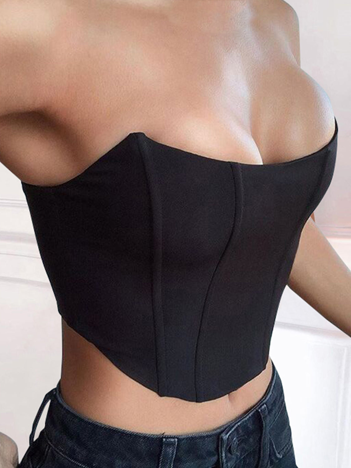 BELLA trendsi tube cropped top in black, close-up of snug fit and smooth fabric, perfect for casual and trendy outfits.