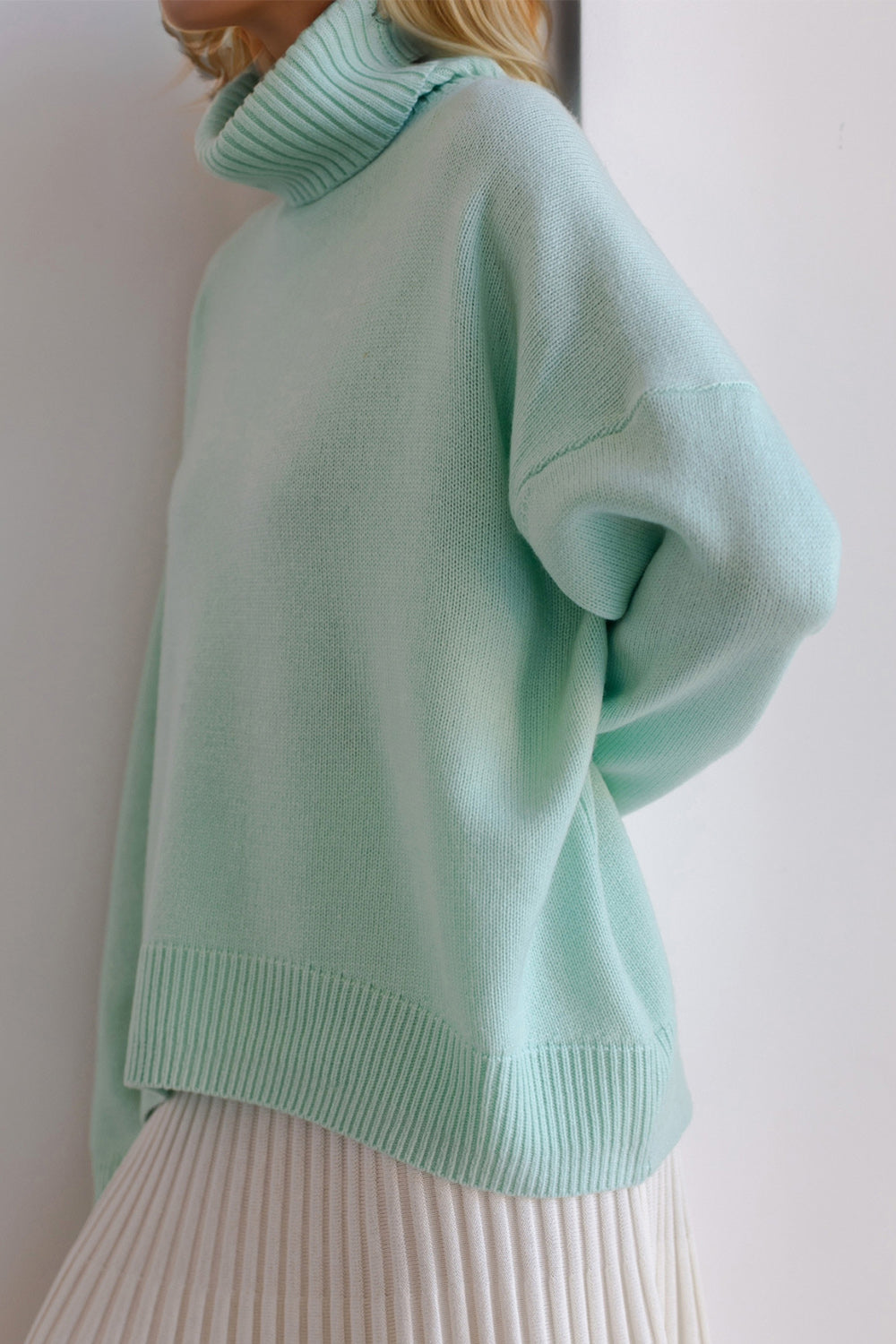 BELLA BLA trendy turtleneck sweater with dropped shoulders and long sleeves, featuring a cozy, stylish design.