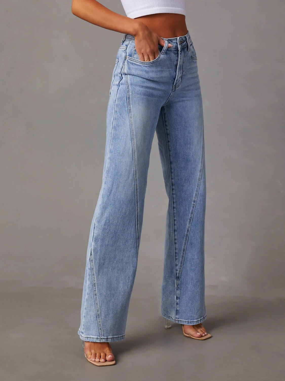 BELLA high waist straight jeans with pockets, denim pants featuring a classic fit and stylish design, shown on a model.