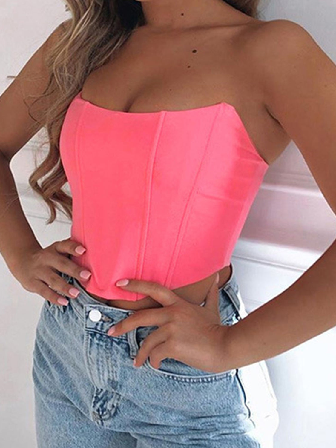 BELLA trendsi tube cropped top in black, close-up view showing fitted style and smooth fabric, ideal for trendy casual outfits.