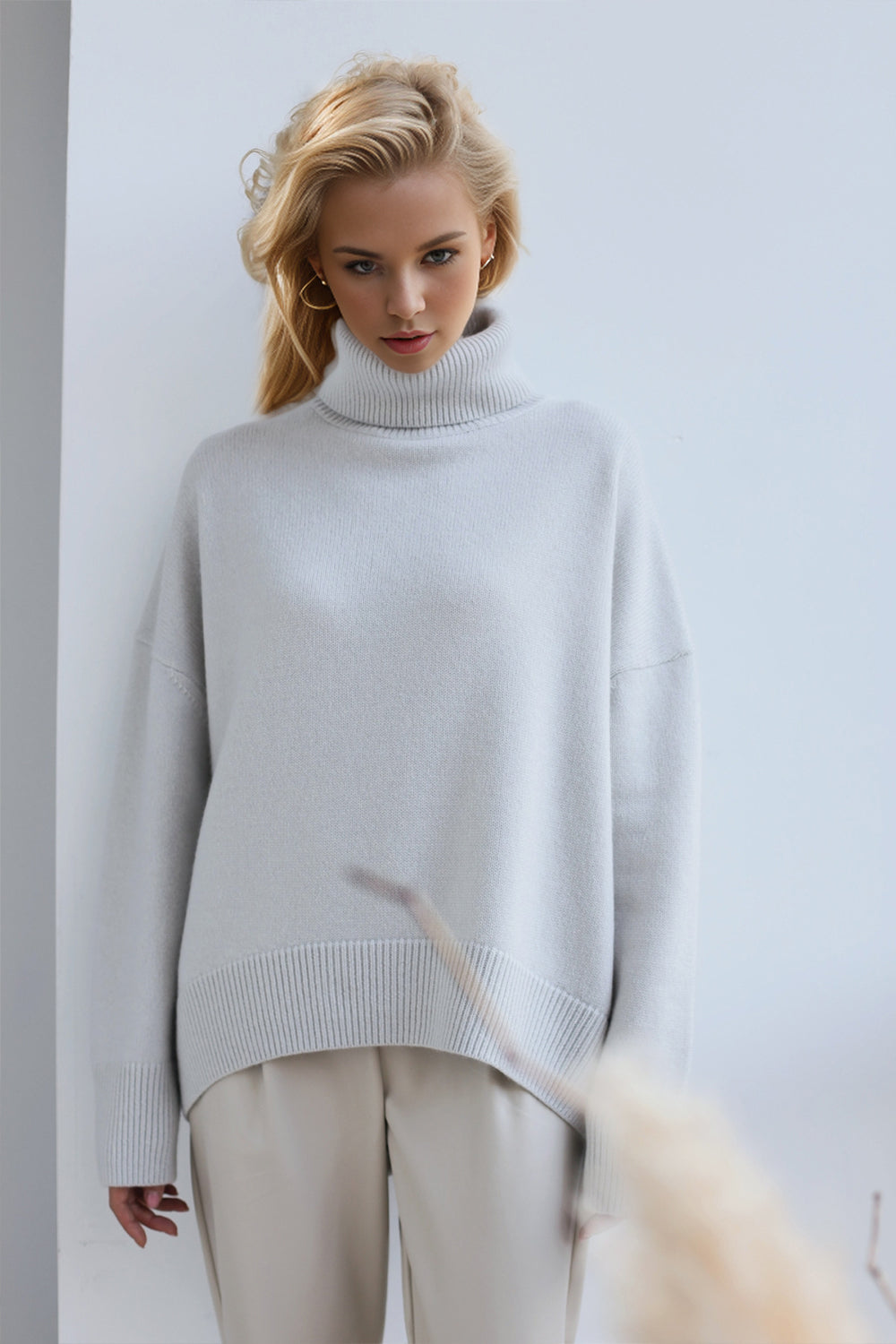 Bella BLA turtleneck dropped shoulder long sleeve sweater, cozy knit in a stylish design, perfect for casual wear