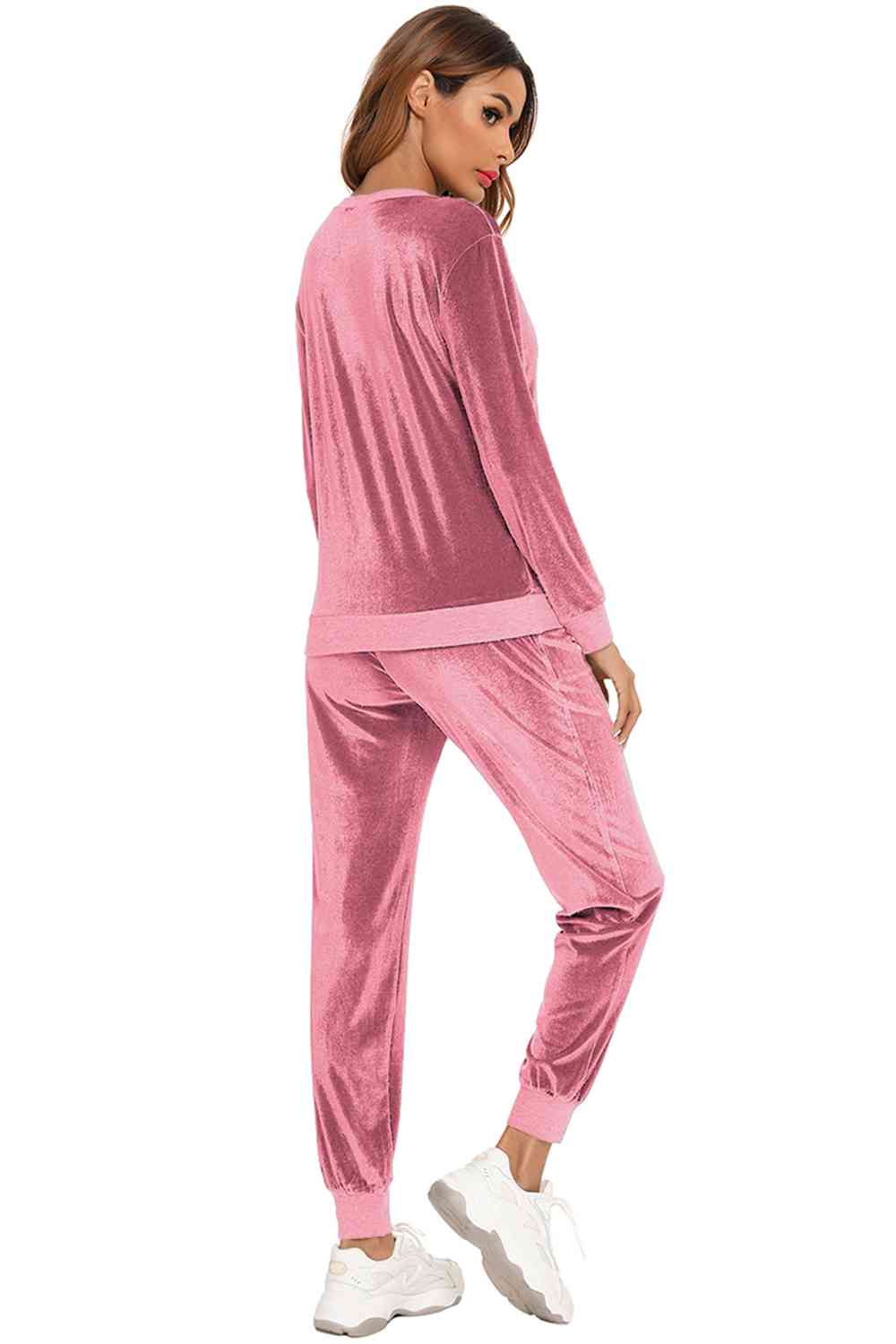 BELLA round neck long sleeve lounge wear set with pockets, soft and comfortable loungewear for relaxing at home.