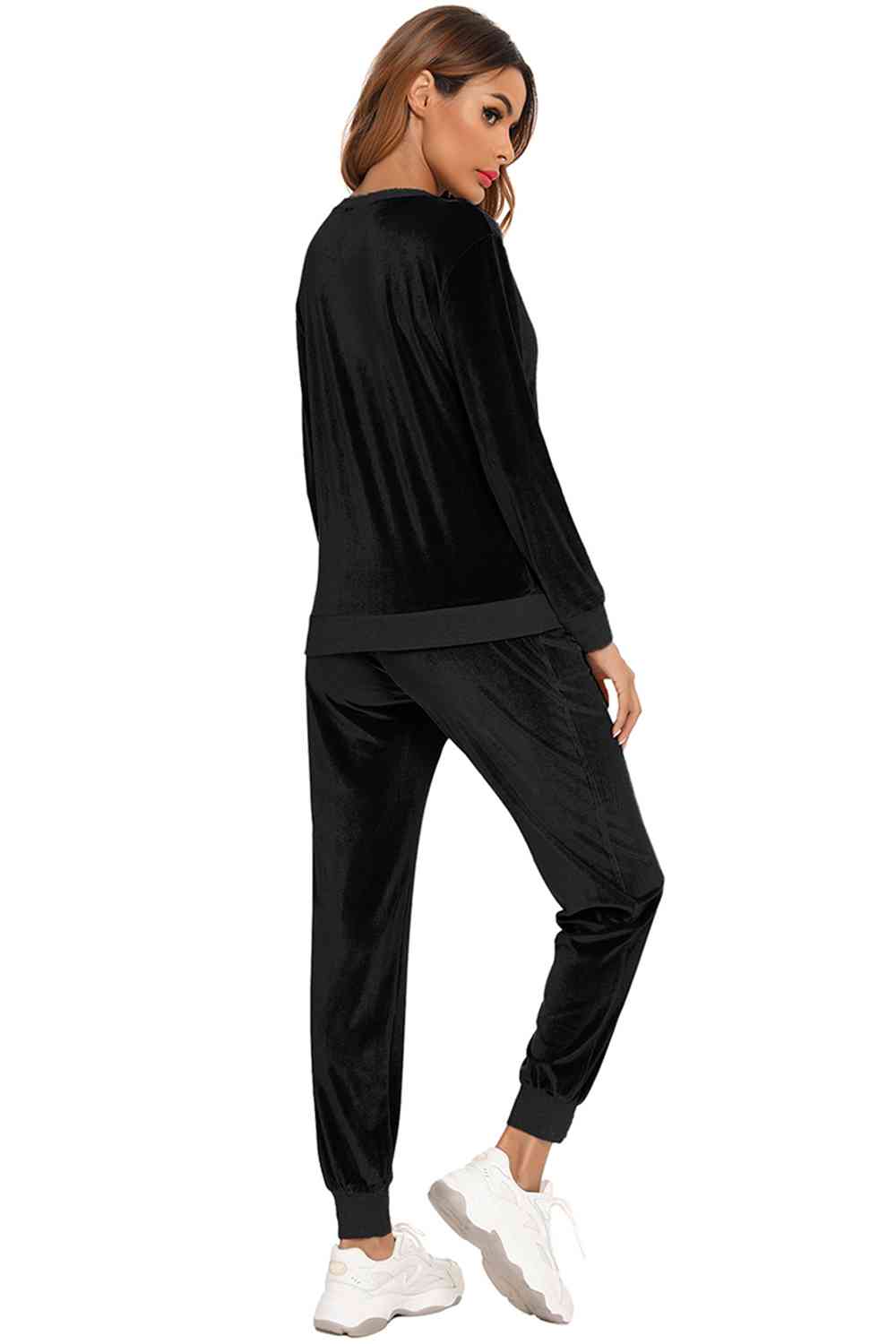 BELLA round neck long sleeve loungewear set with pockets, soft fabric, and a comfortable fit for relaxing at home.